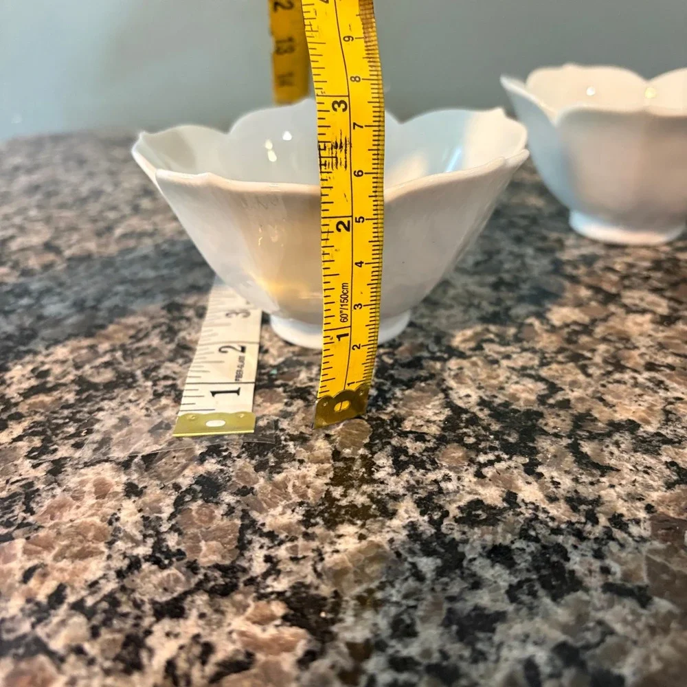 Set of 3 White Scalloped Petal Footed Ceramic Bowls Small Dessert Condiment Cups